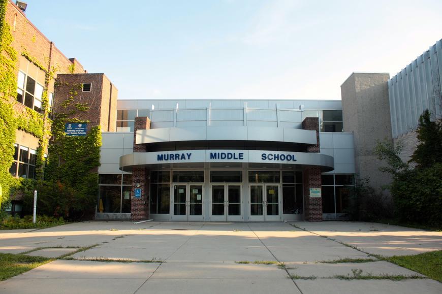 Photo of front entrance of Murray Middle School